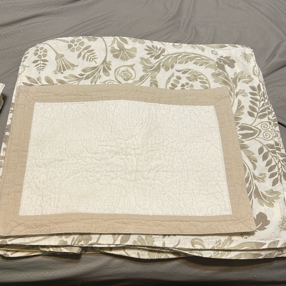 Cloth table linens, napkins, placemats, and runner